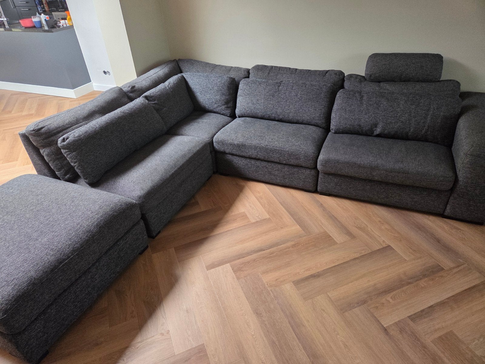 Grijze modulaire hoekbank met hocker en hoofdsteun, Huis en Inrichting, Gebruikt, Hoekbank, 300 cm of meer, Ophalen of Verzenden