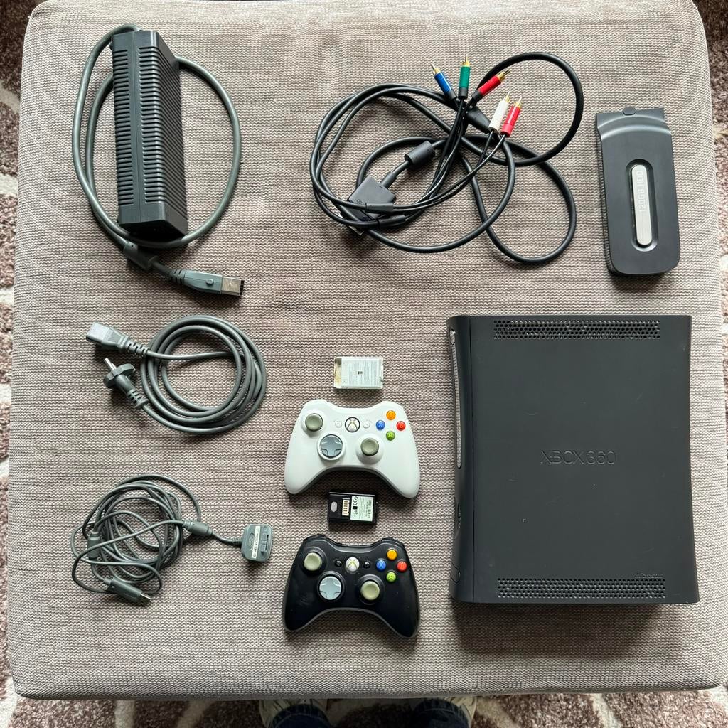 Xbox 360, Ophalen, 360 Elite of Super Elite, Met 2 controllers, 120 GB