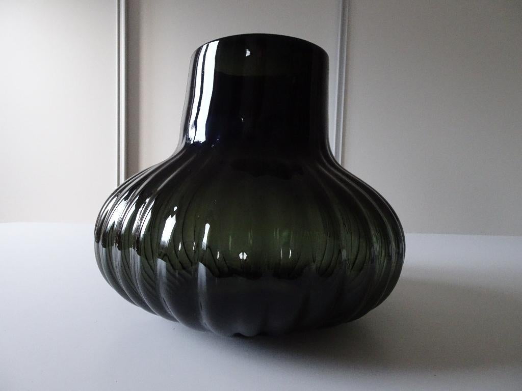 Vintage mega grote ribbel vaas pompoen pot zwart glas XXL, Overige kleuren, Ophalen of Verzenden, Minder dan 50 cm, Glas