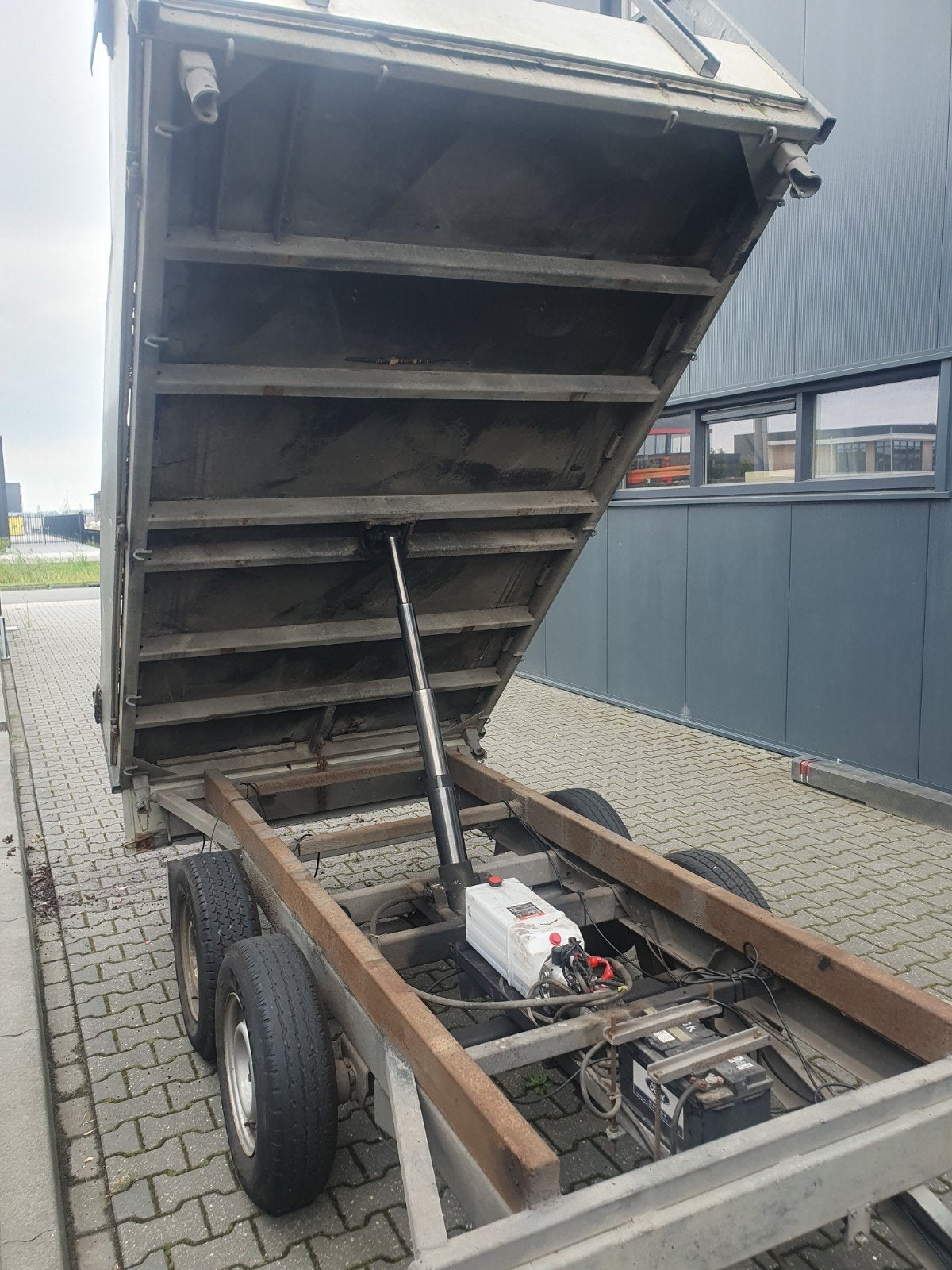 electrische kipper 2700kg 3x175 beresterke nu bieden