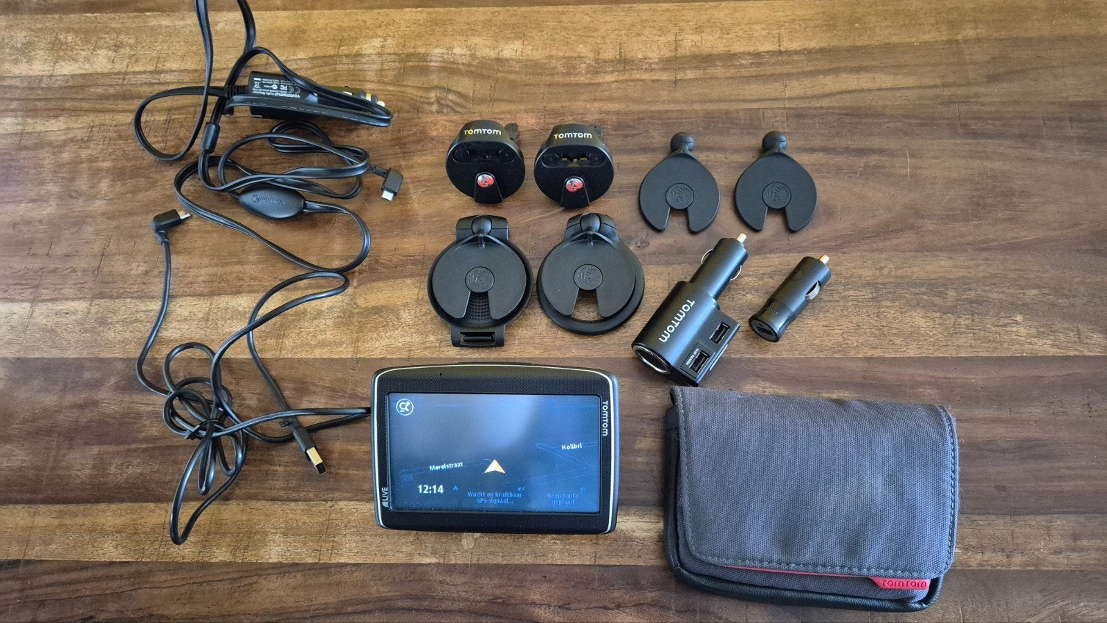 Tomtom Go Live 825 navigatie met veel Tomtom accessoires, Ophalen of Verzenden, Zo goed als nieuw