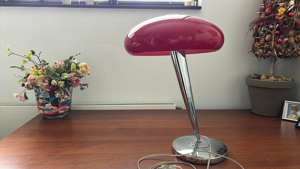 Retro tafellamp, met rode glazen kap, Huis en Inrichting, Lampen | Tafellampen, Ophalen, Zo goed als nieuw, 50 tot 75 cm