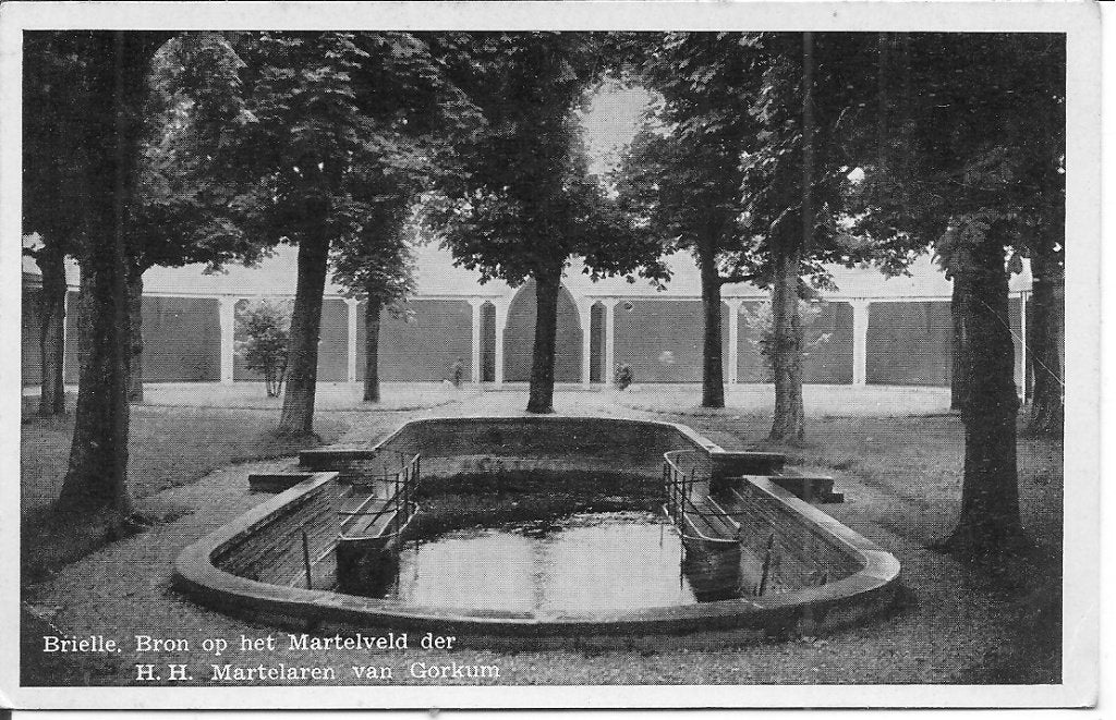 Ansichtkaart Brielle, Bron op het Martelveld, Verzamelen, Ansichtkaarten | Nederland, Ophalen of Verzenden, Voor 1920, Ongelopen