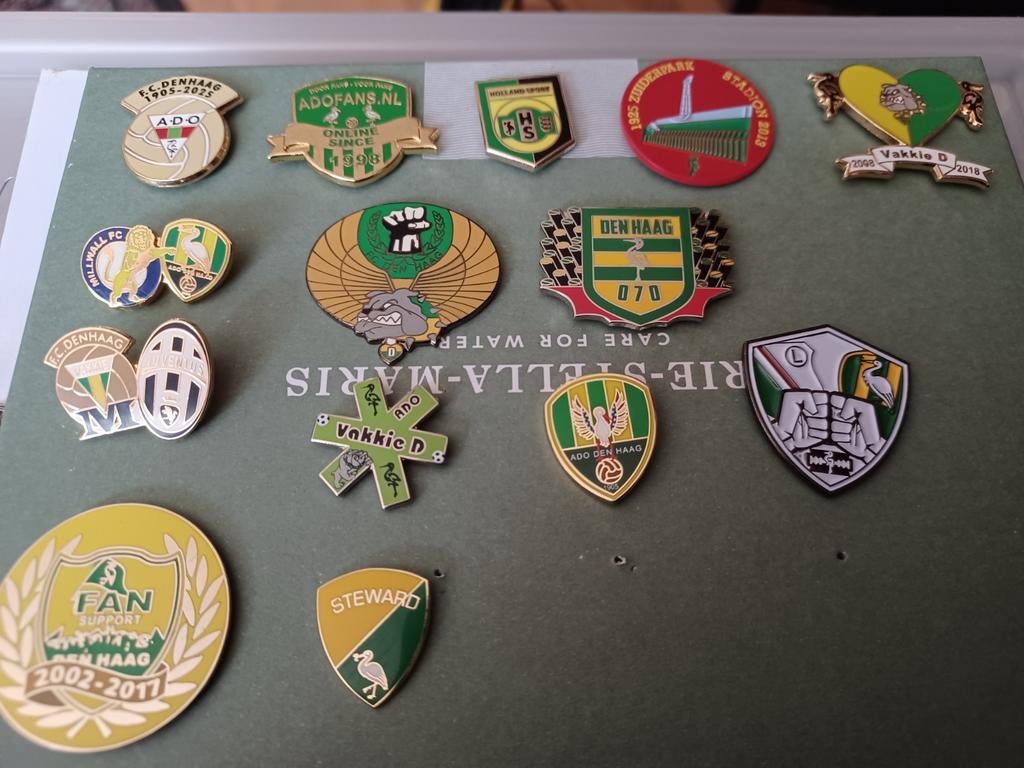 Pins die te maken hebben Met ADO en Fc Den Haag, Ophalen of Verzenden, Sport