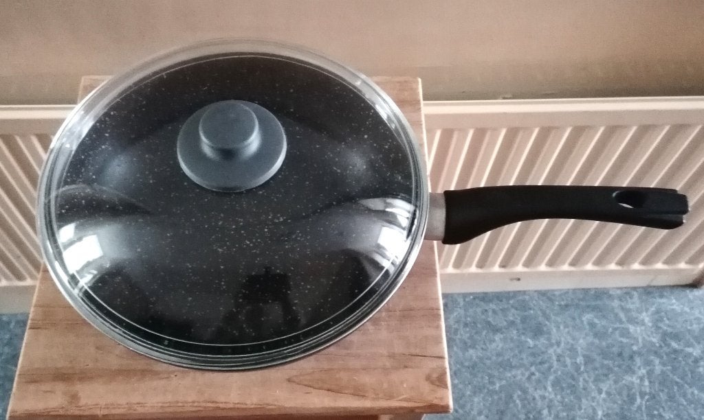 Wok- / braadpan zwart, marmer coating glazen deksel € 17,50, Gebruikt, Antiaanbaklaag, Ophalen of Verzenden, Rvs
