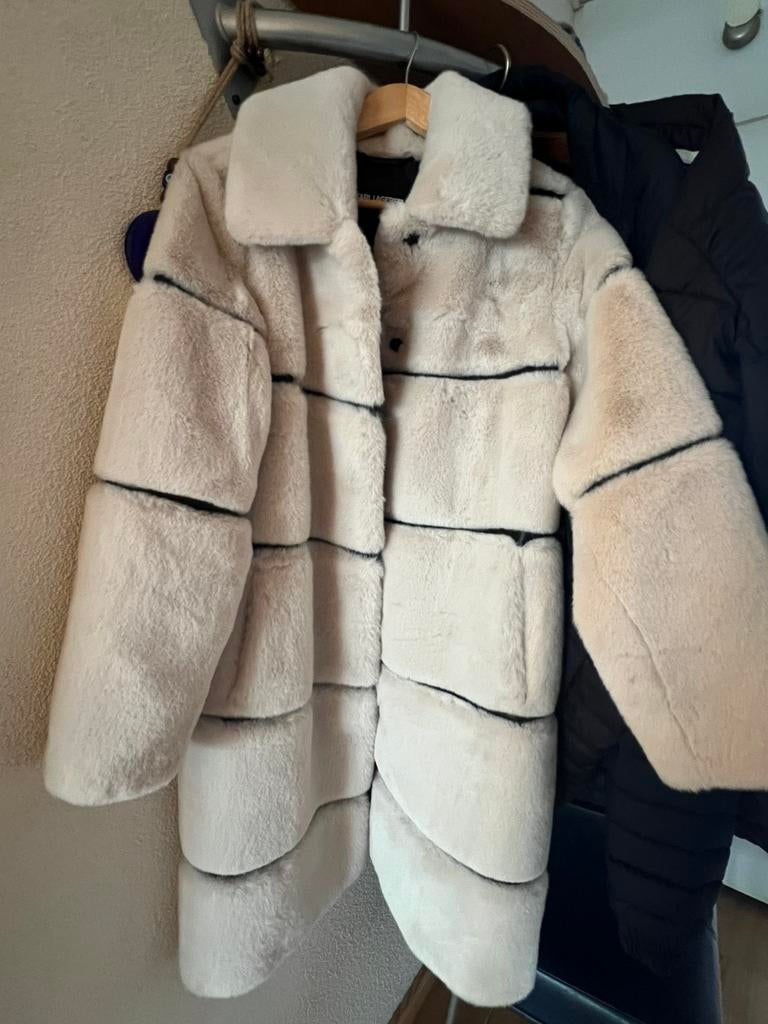 Karl Lagerfeld bontjas, Kleding | Dames, Jassen | Winter, Ophalen, Zo goed als nieuw, Maat 38/40 (M), Wit