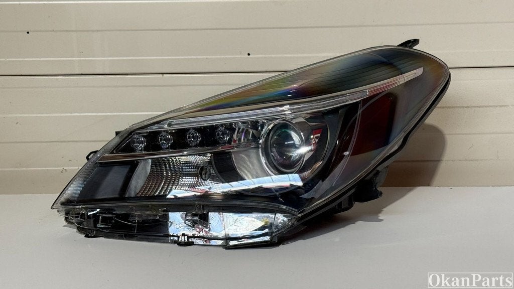 Toyota Yaris III Hybrid LED linker koplamp links, Info@toyota.co.jp, Gebruikt, Toyota Motor Corporation, Toyota