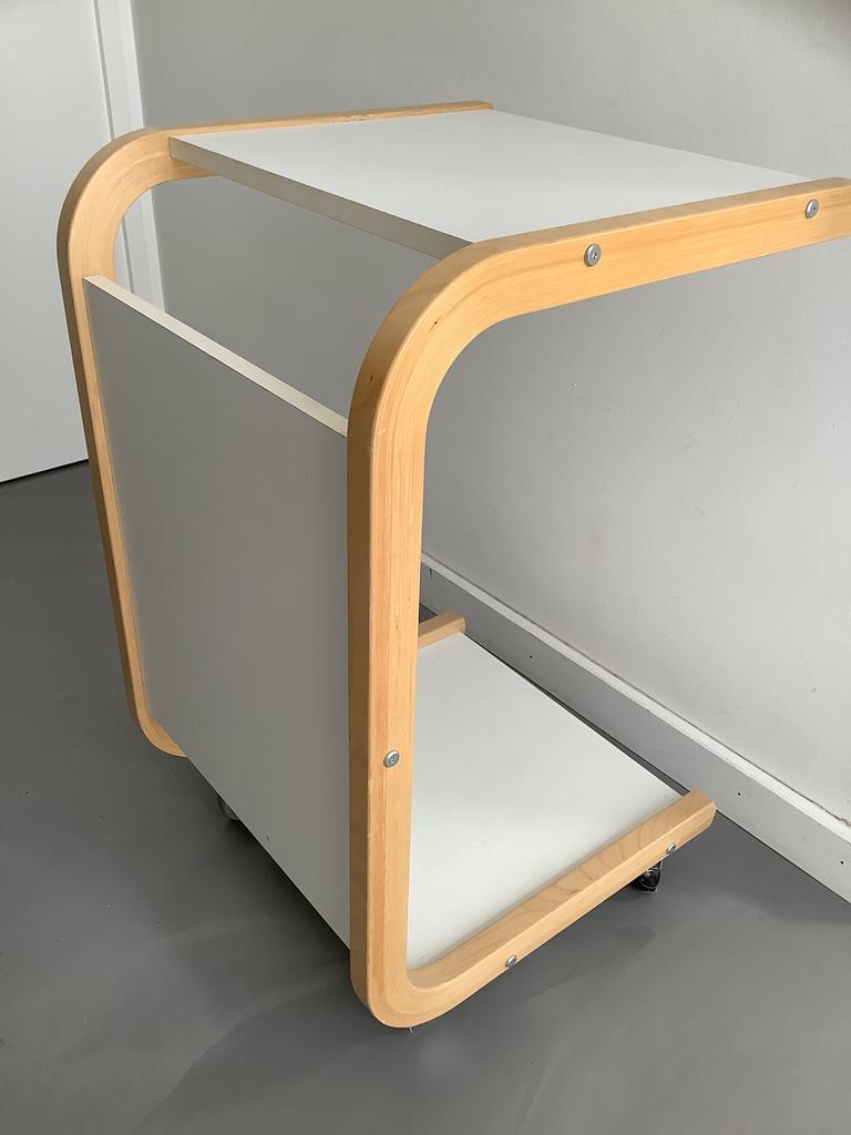 Computer tafel/ bijzettafel op wielen, Ophalen, Minder dan 55 cm, Vierkant, Zo goed als nieuw