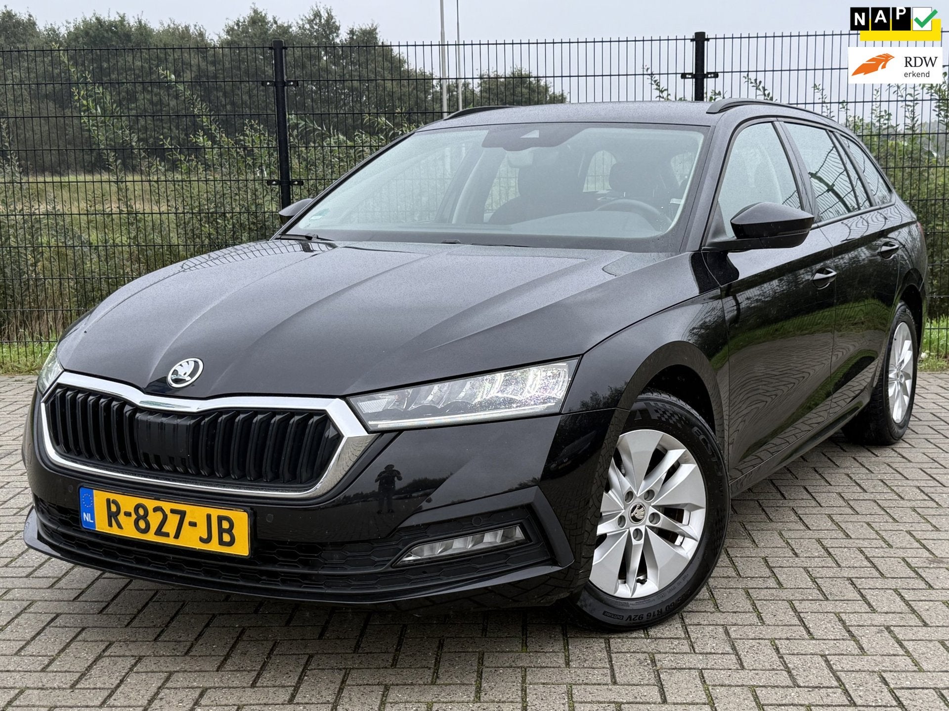 Skoda Octavia Combi 1.0 e-TSI Business Edition | PDC | Carpl, 1263 kg, Stof, Gebruikt, Origineel Nederlands