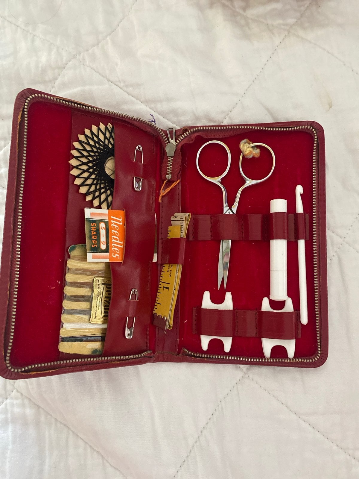 Vintage Naaisetje in Rood Leren Etui - Compleet, Ophalen of Verzenden, Gebruikt, Overige typen
