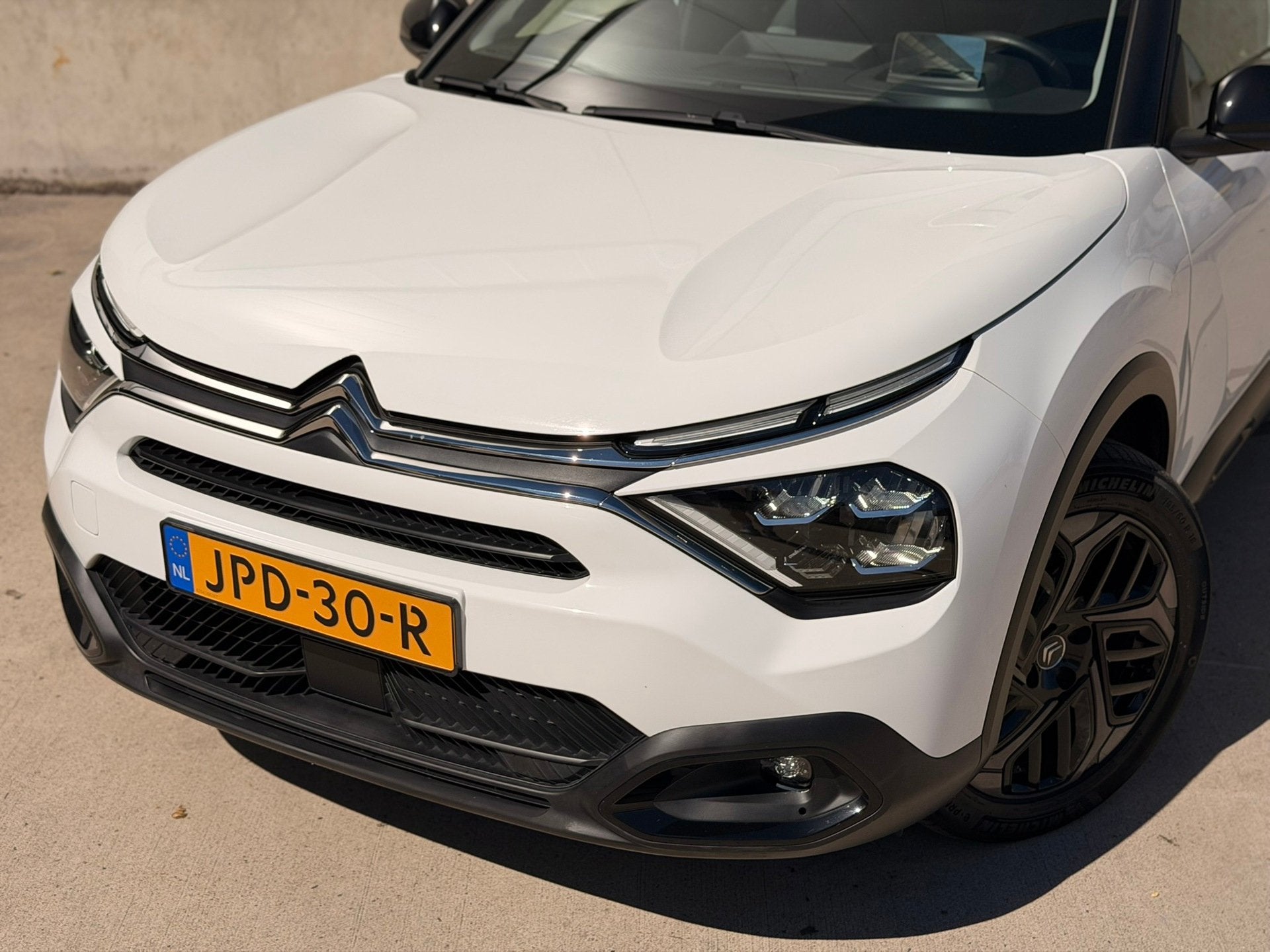 Citroen C4 1.2 Shine Automaat 360 camera HUD CarPlay Navi, Auto's, Stof, Gebruikt, 1199 cc, Wit