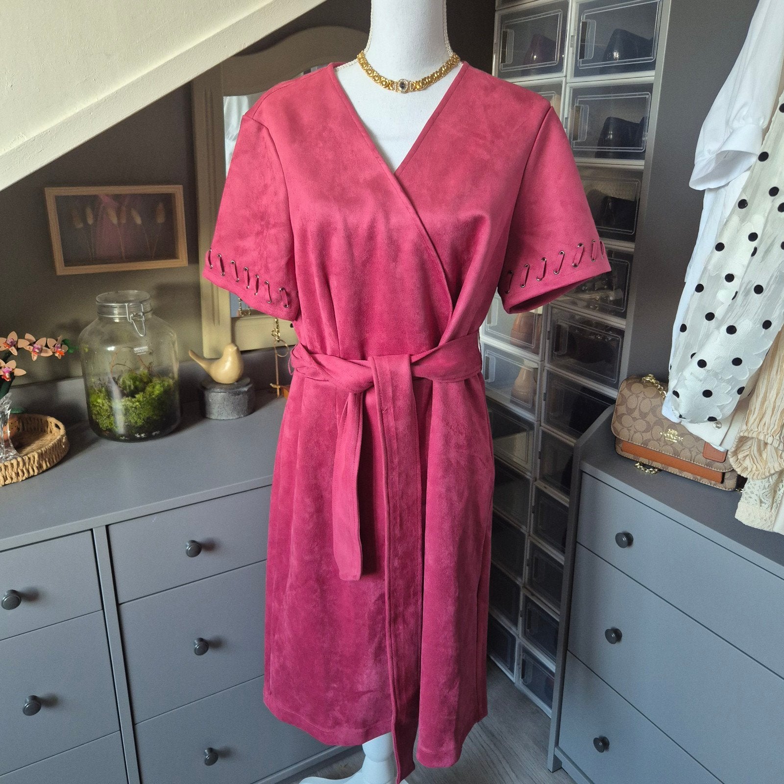 RIU suède-look jurk met ceintuur – Maat 44 – Nieuw met kaart, Maat 42/44 (L), Nieuw, Ophalen of Verzenden, Knielengte