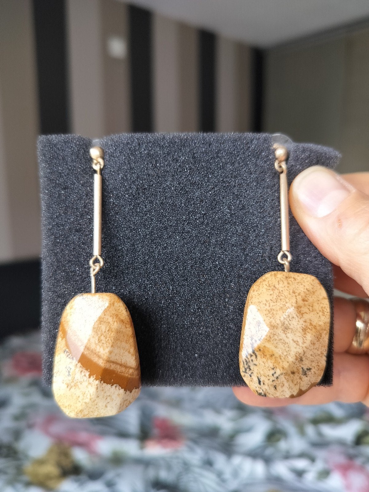 Oorbellen met natuursteen, Ophalen of Verzenden, Zo goed als nieuw, Beige, Overige materialen