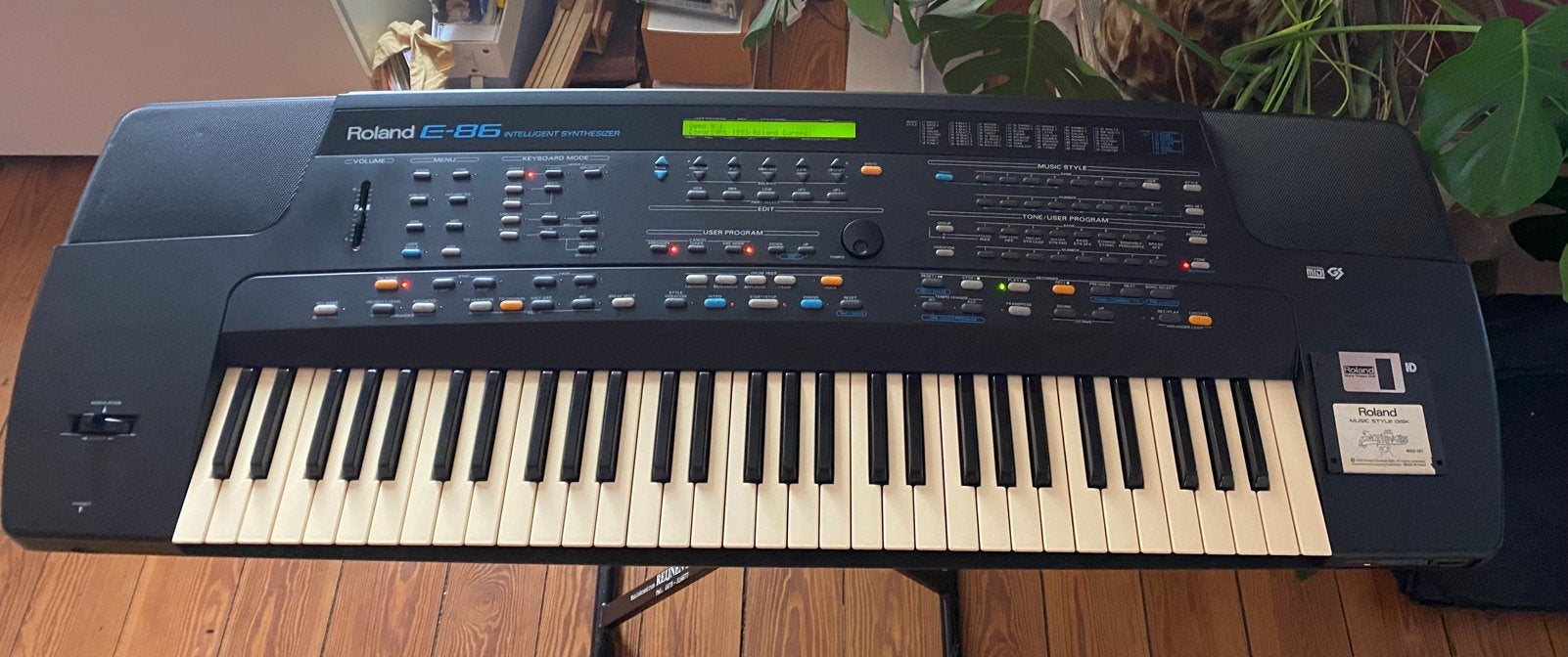 Roland E-86 vintage synth 1993, Muziek en Instrumenten, Keyboards, Gebruikt, 61 toetsen, Roland, Aanslaggevoelig, Midi-aansluiting