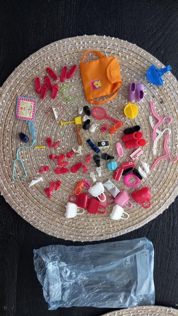 Barbie spulletjes, schoentjes, tasjes, accessoires, Kinderen en Baby's, Speelgoed | Poppen, Ophalen of Verzenden