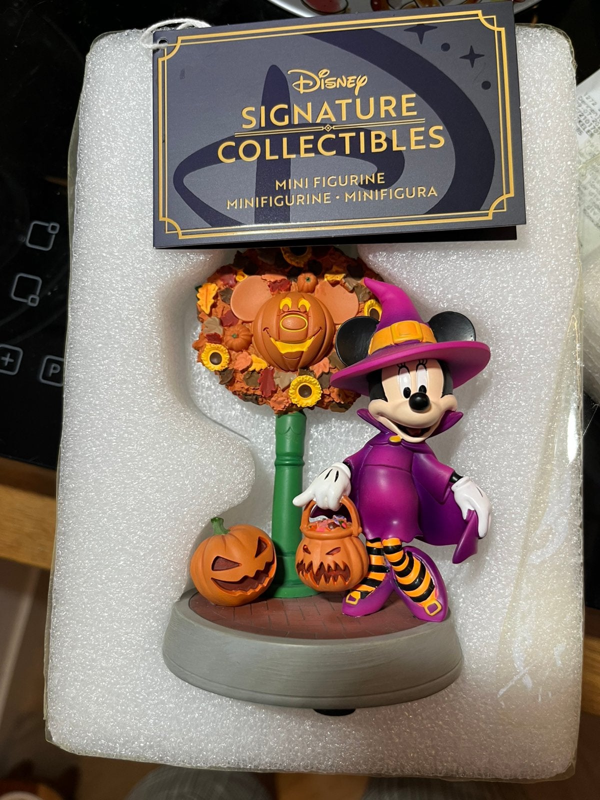 Disney Minnie Mouse as Witch Halloween figure, Ophalen of Verzenden, Mickey Mouse, Nieuw, Beeldje of Figuurtje