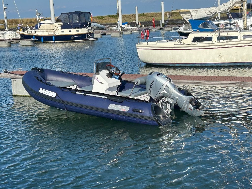 Ribboot, Watersport en Boten, Rubberboten, Zo goed als nieuw, Overige merken, Polyester/glasvezel, Brandstoftank, Inclusief motor