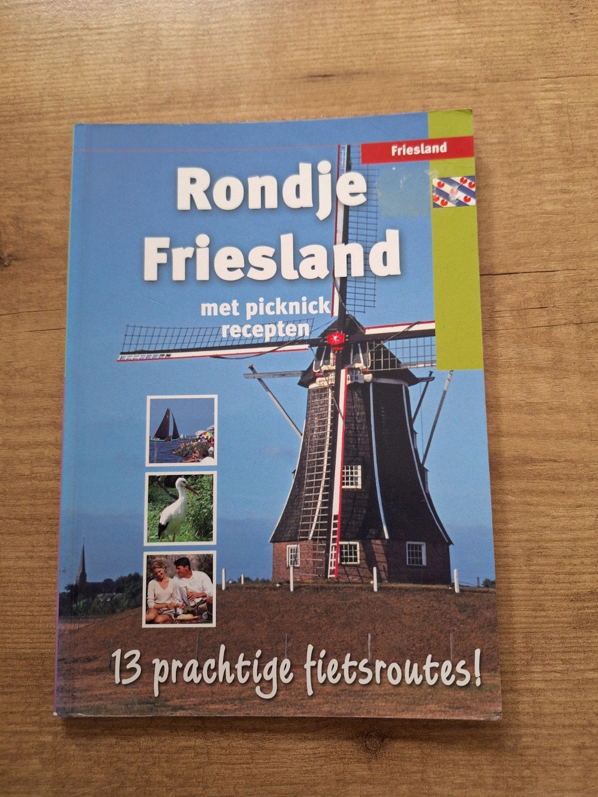 Rondje Friesland - 13 Prachtige Fietsroutes, Overige merken, Fiets- of Wandelgids, Ophalen of Verzenden, Zo goed als nieuw