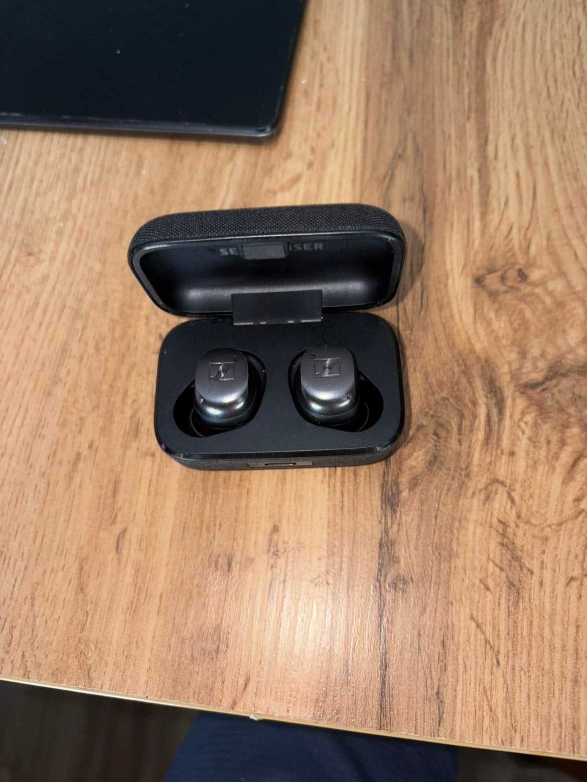 Sennheiser Momentum True Wireless 2 - 1 oortje ontbreekt