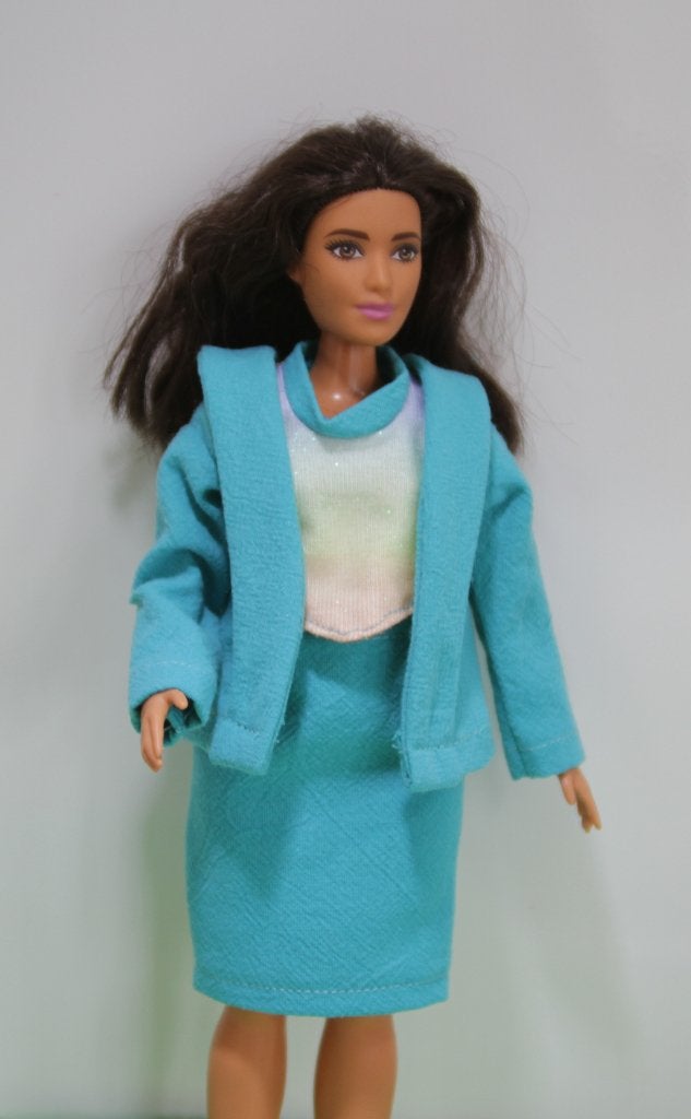 "Barbie Curvy" 151: aquakleurig mantelpakje en blouse, Verzenden, Nieuw, Barbie