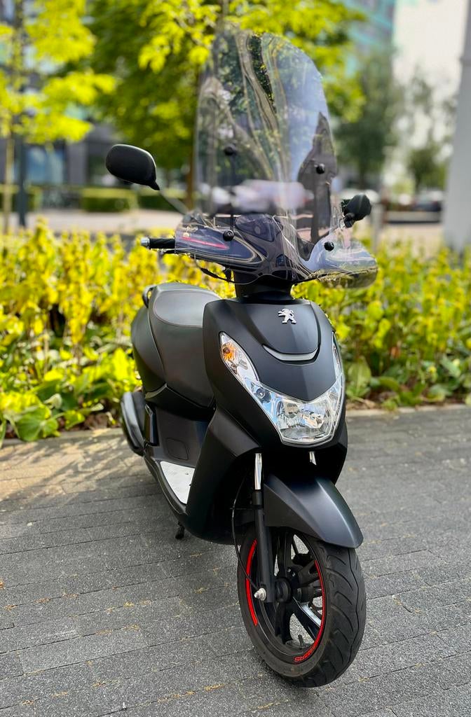 Peugeot Kisbee 2018 - 35 km/u, Fietsen en Brommers, Scooters | Peugeot, Ophalen, Zo goed als nieuw, Benzine, Overige modellen