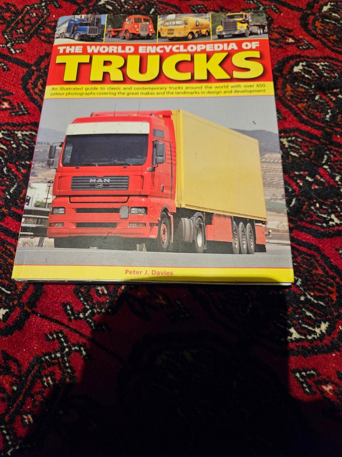 The World Encyclopedia of Trucks - Peter J. Davies, Ophalen, Gelezen, Peter J. Davies, Vrachtwagen