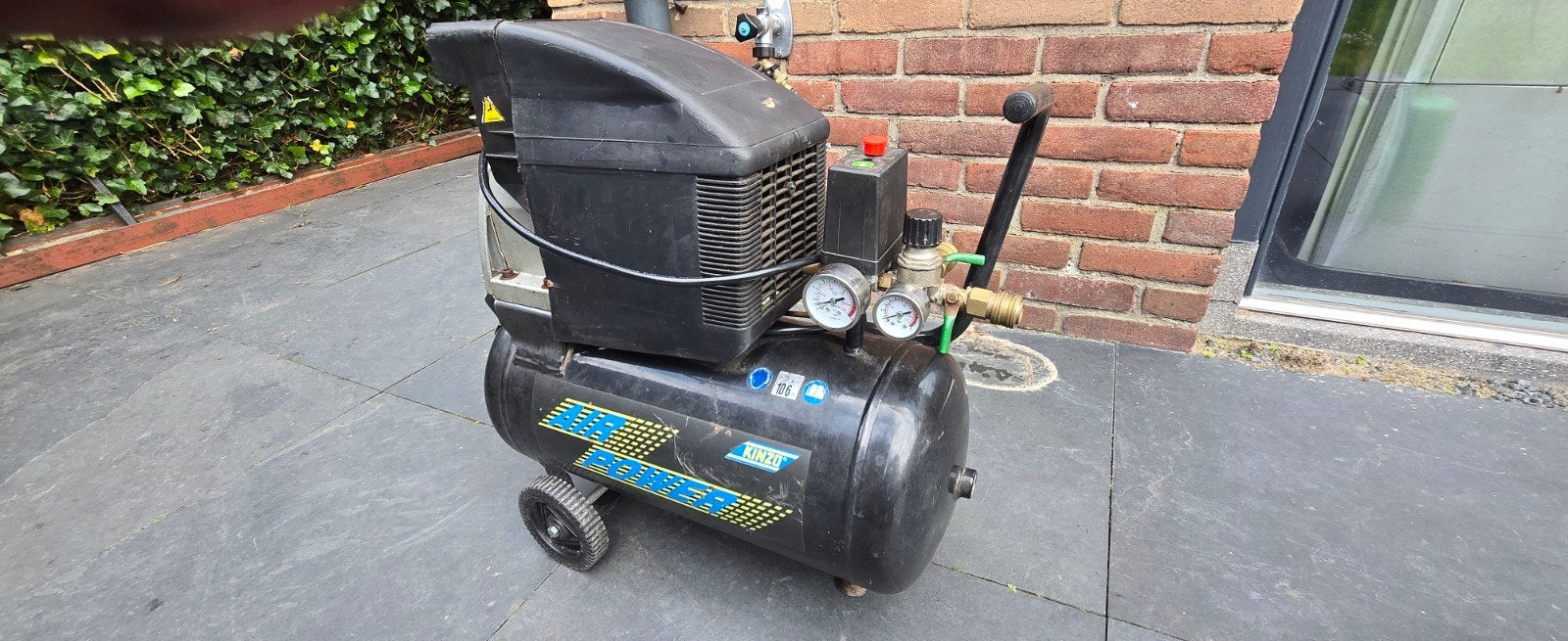 Kinzo Compressor 24L 1500W 8 bar, Ophalen, Gebruikt, 6 tot 10 bar, Minder dan 200 liter/min