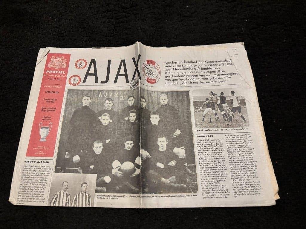 1,50 AJAX 100 jaar NRC 2 maart 2000 + knipsel 34e, Verzamelen, Ophalen of Verzenden, Gebruikt, Ajax, Boek of Tijdschrift