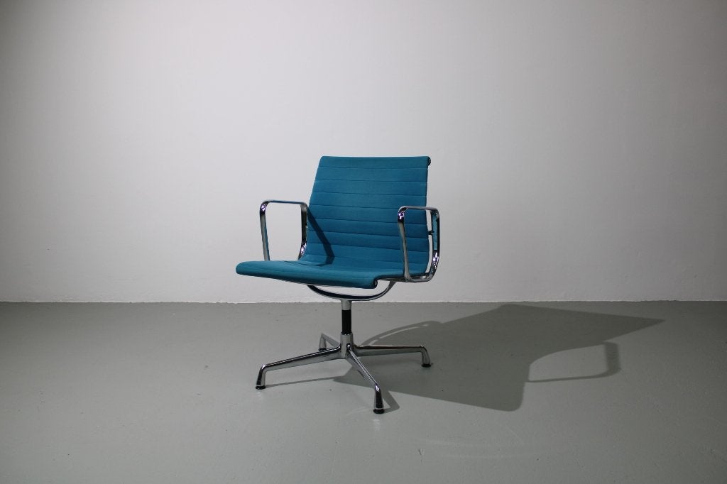 Vitra Eames EA 107 stoelen, blauw suède, Ophalen, Gebruikt, Blauw, Metaal