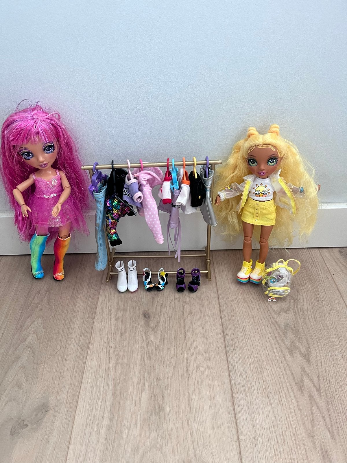 Rainbow High Poppen met veel accessoires, kleding en extra p, Kinderen en Baby's, Speelgoed | Poppen, Ophalen, Zo goed als nieuw
