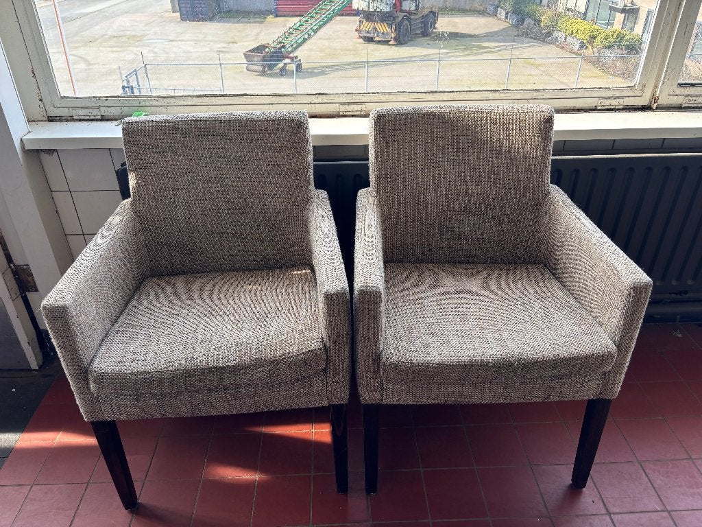 SET VAN 4 GESTOFFEERDE EETKAMERSTOELEN MET ARMLEUNINGEN, Ophalen, Gebruikt, Overige kleuren, Vier