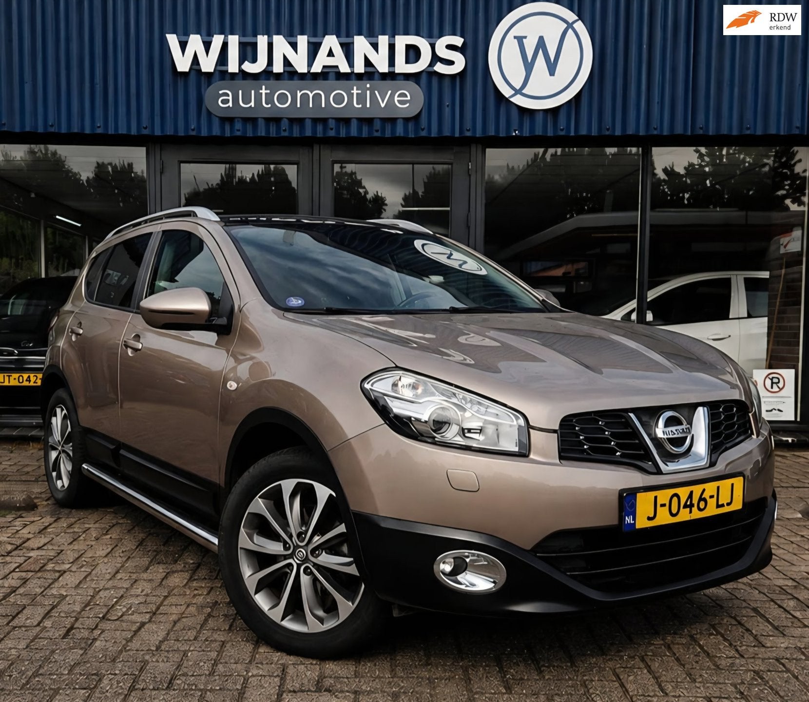 Nissan Qashqai 2.0 Connect Edition 4WD Trekhaak Panoramadak, Auto's, Nissan, 1325 kg, 4 cilinders, Bruin, Bedrijf