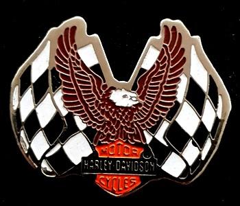 Harley Davidson Motor Cycles pin met 2 blokvlaggen, Verzenden, Nieuw, Transport, Speldje of Pin