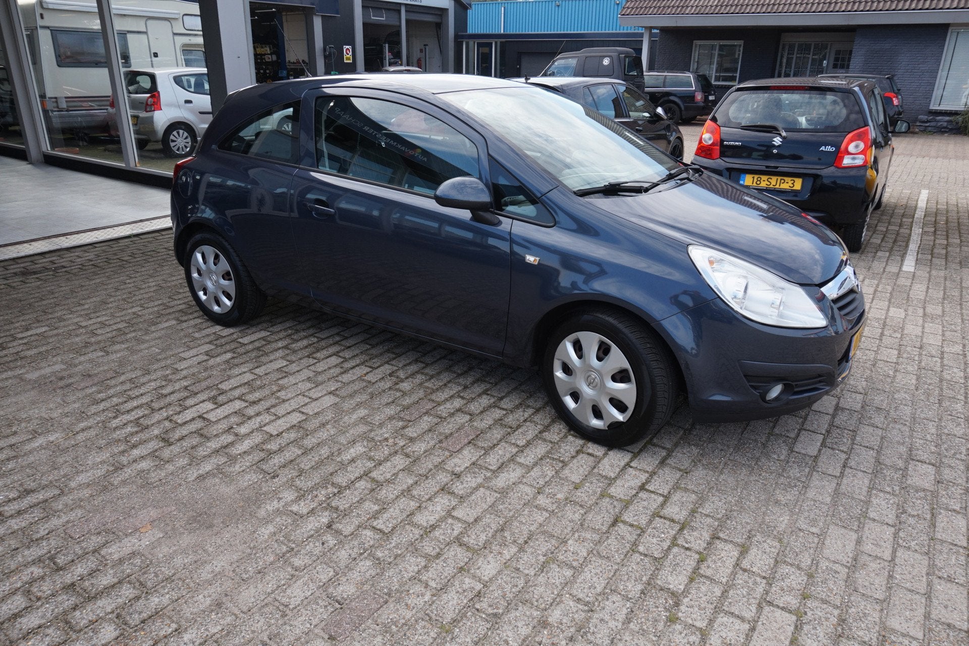 Opel Corsa 1.4-16V Enjoy , Airco Incl nw apk/beurt & 3 mnd 1, Stof, Gebruikt, Zwart, 4 cilinders