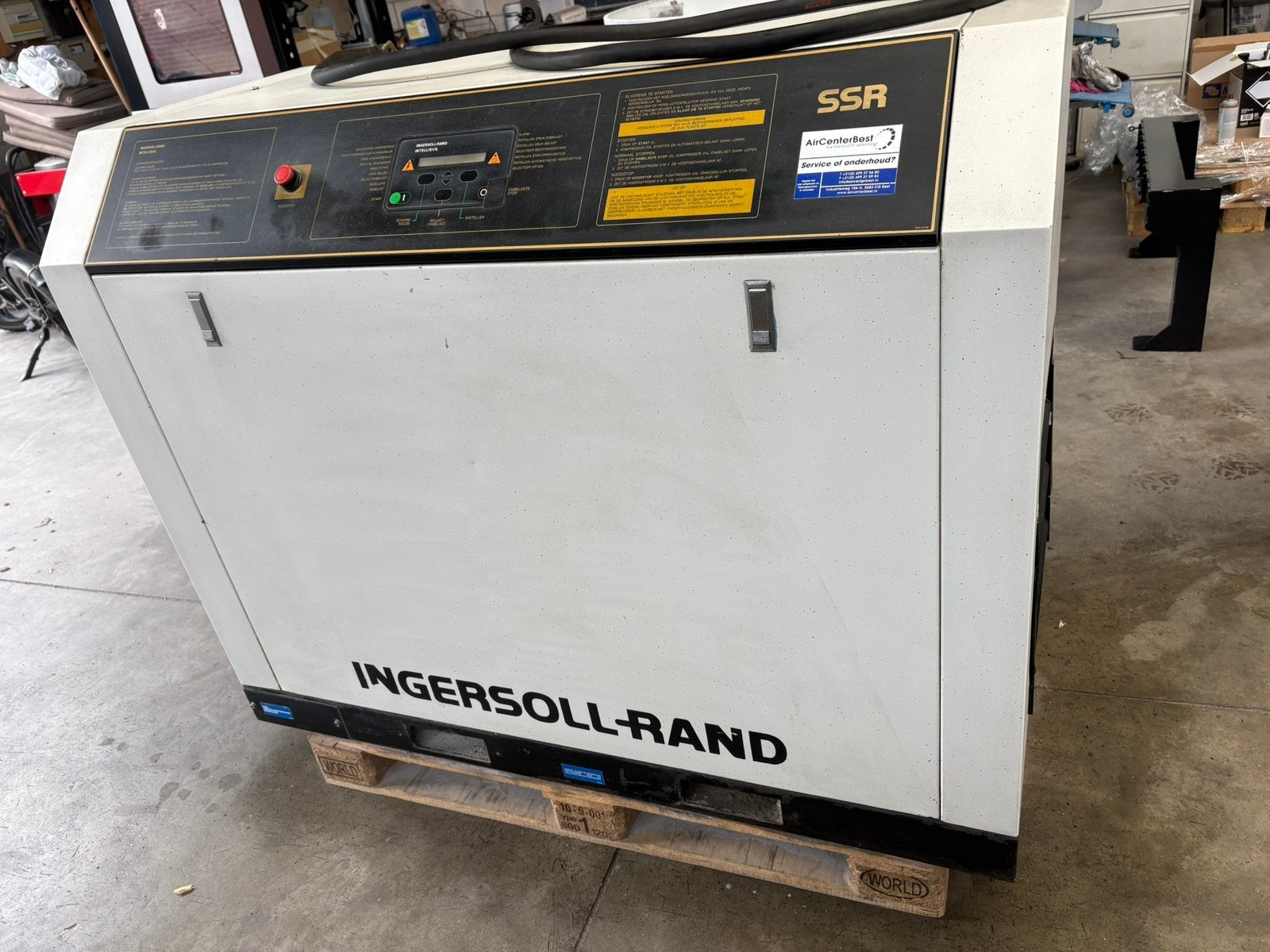 Schroef compressor Ingersoll Rand 22kw met vriesdroger, Ophalen, 100 liter of meer, Zo goed als nieuw, Geluidgedempt