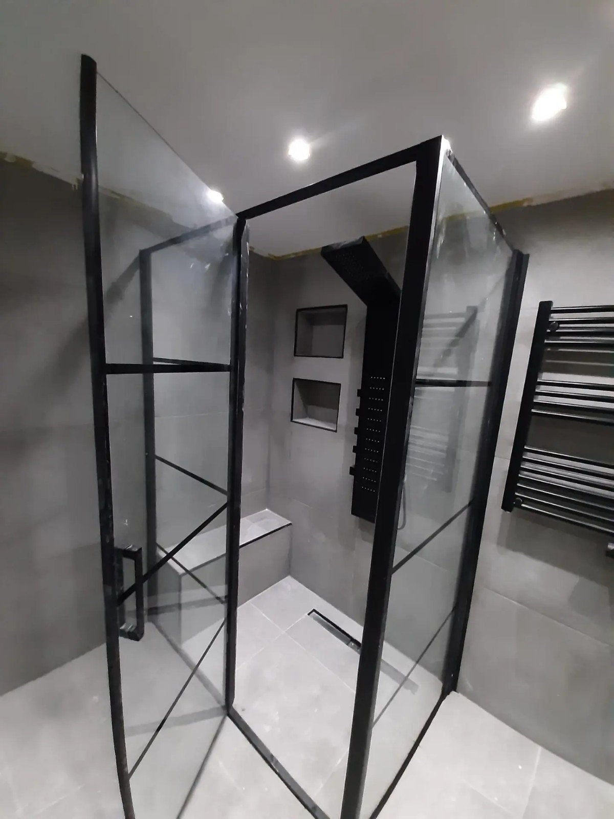 Badkamer & Tegelwerk - Complete Renovatie en Installatie, 40 tot 60 cm, 40 tot 60 cm, Keramiek, Nieuw