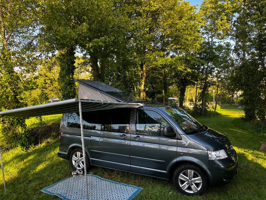 Stoere 7 persoons VW MultivanT5 Highline Camper  youngtimer, Overige carrosserieën, Blauw, Grijs, Particulier