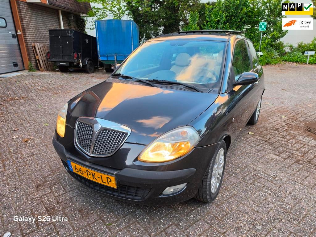 Lancia Ypsilon 1.4-16V Platino AUTOMAAT PANO CLIMA, 970 kg, 400 kg, Zwart, Bedrijf
