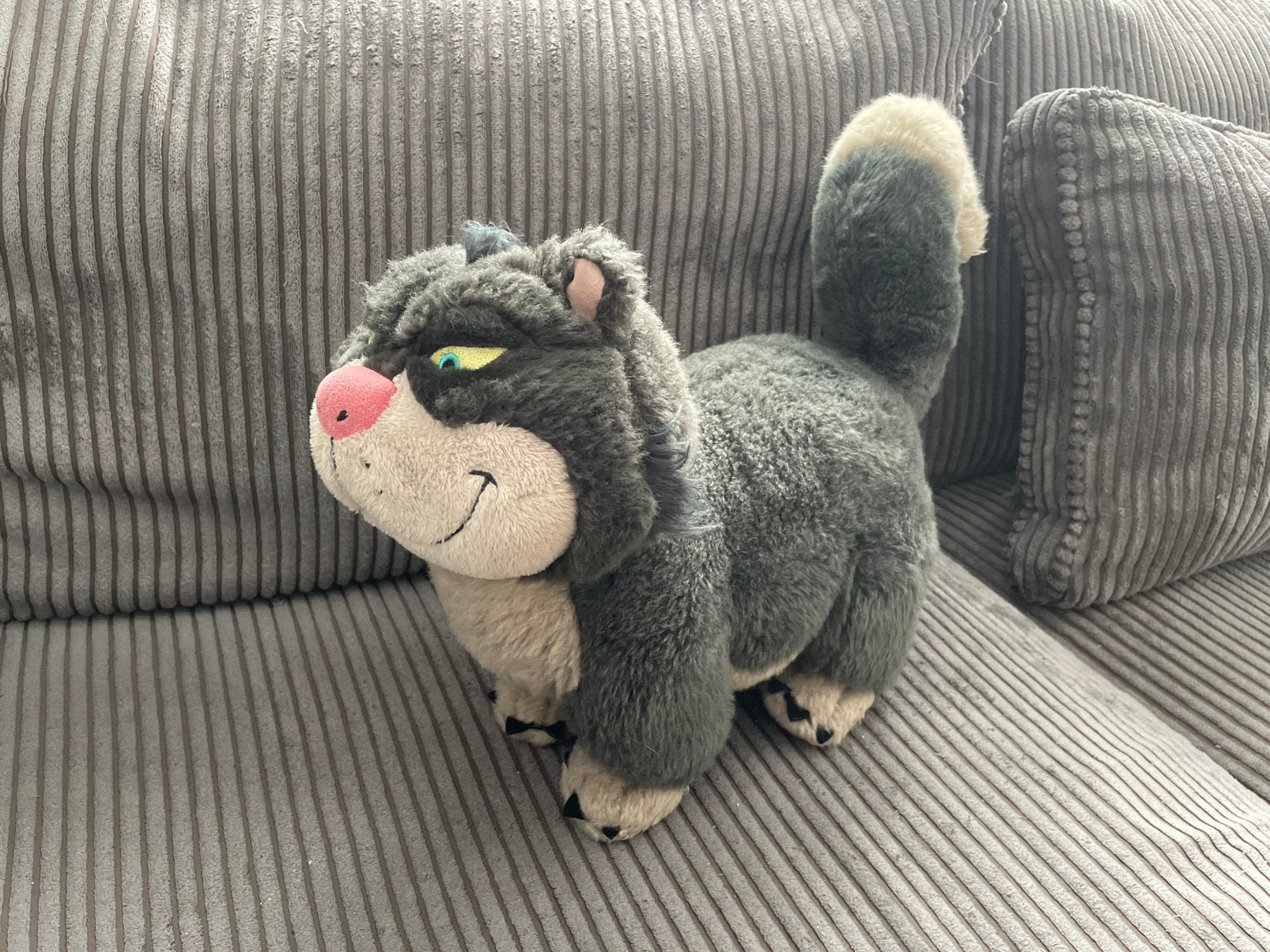 Disney knuffel van kat Lucifer uit Assepoester Disneyland, Verzamelen, Ophalen of Verzenden, Assepoester of Belle, Gebruikt, Knuffel