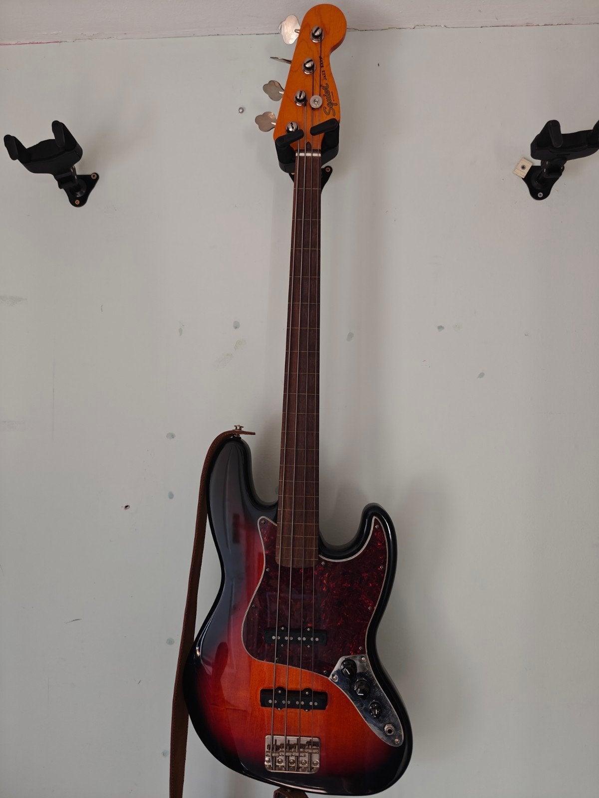Squier Fretloze Jazz Bass - Sunburst, Muziek en Instrumenten, Snaarinstrumenten | Gitaren | Bas, Ophalen of Verzenden, Zo goed als nieuw