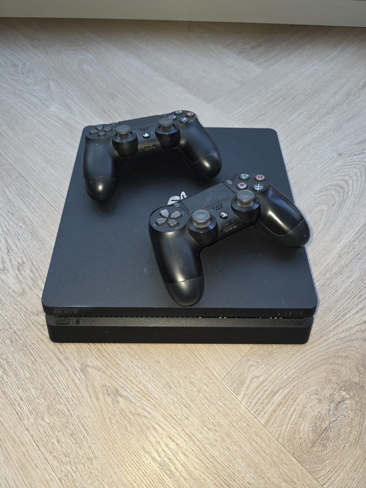 Playstation 4 1TB, Spelcomputers en Games, Ophalen, Zo goed als nieuw, Met 2 controllers, Original