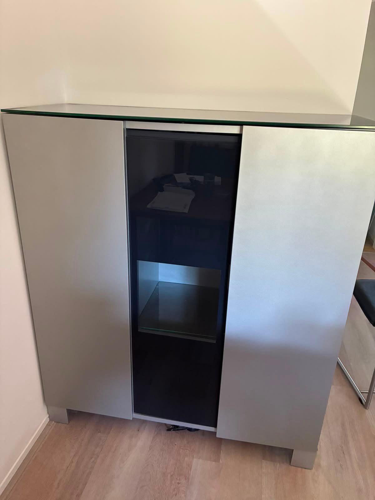 Design servieskast, Ophalen, Gebruikt