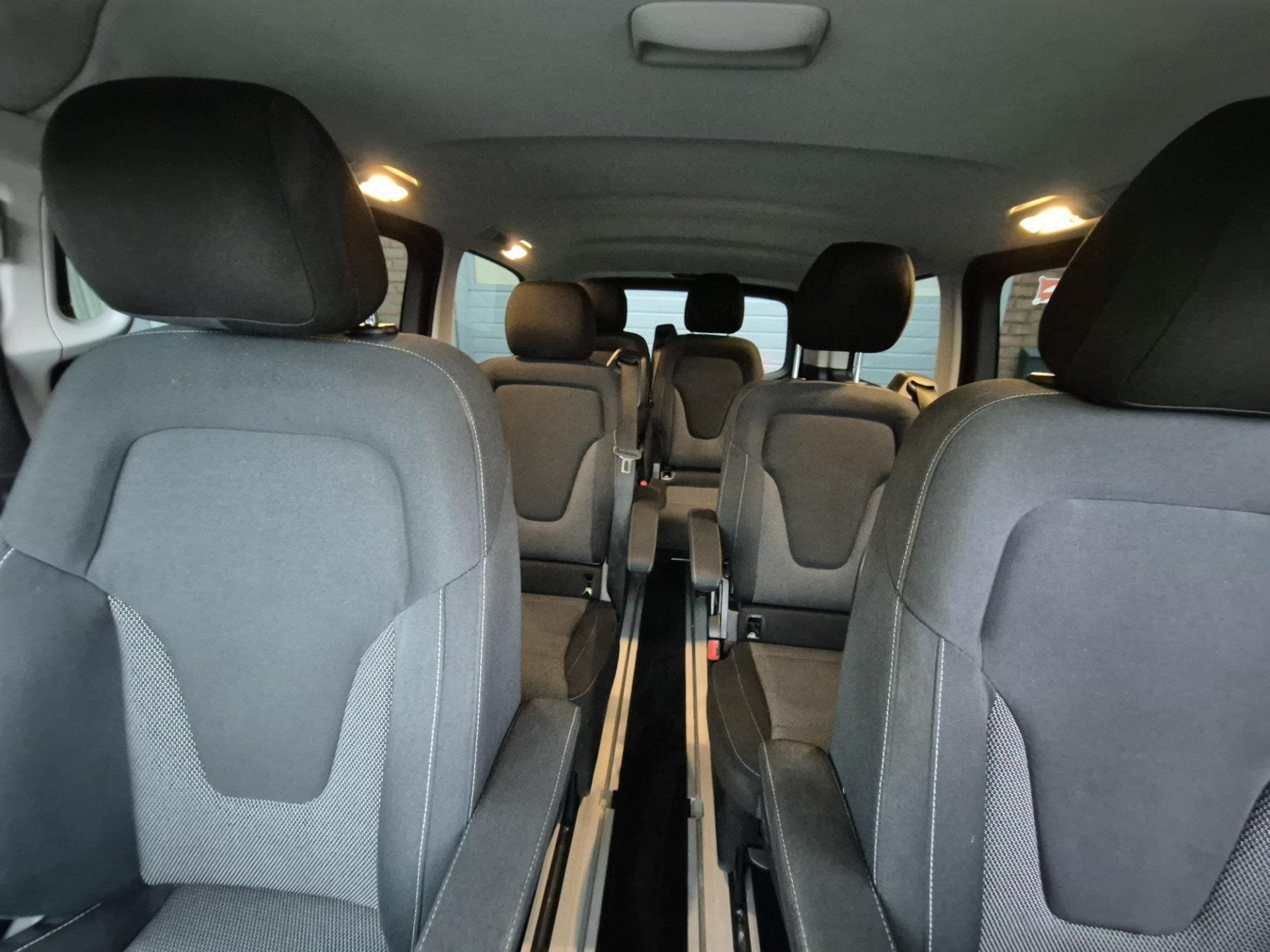 Mercedes-Benz V-Klasse 250d 4-MATIC Lang Euro 7 persoons Aut, Auto's, Automaat, Stof, Gebruikt, Zwart