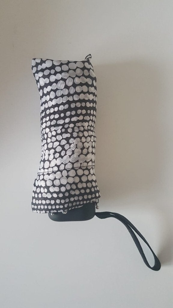 Compacte opvouwbare paraplu met stippenpatroon, Sieraden, Tassen en Uiterlijk, Paraplu's, Verzenden, Nieuw, Zwart