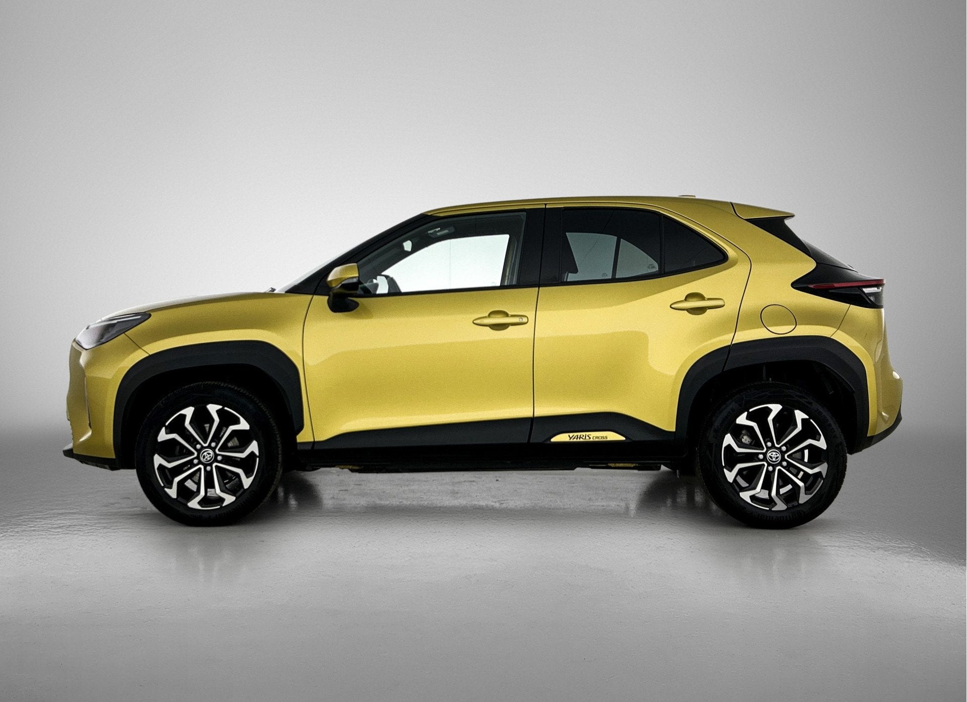 Toyota Yaris Cross 1.5 VVT-I First Edition | NL dealeronderh, Auto's, Voorwielaandrijving, Gebruikt, 49 €/maand, Bedrijf