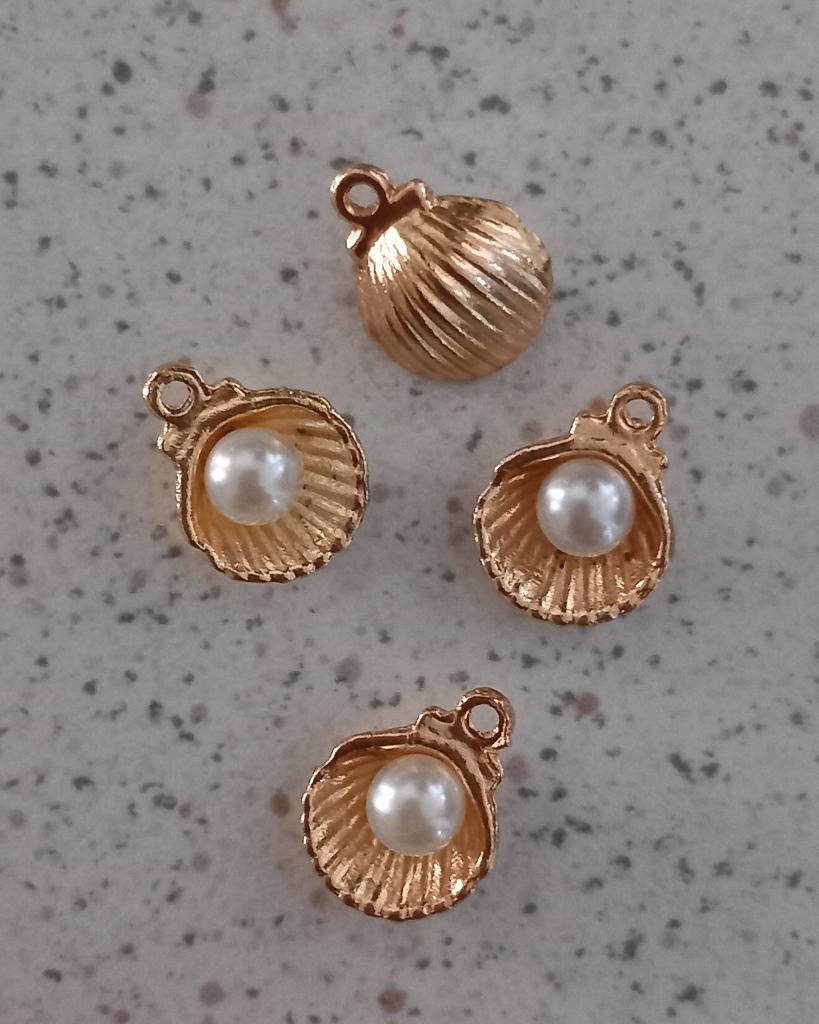 Schelp met parel metalen bedels, Ophalen of Verzenden, Nieuw, Bedel