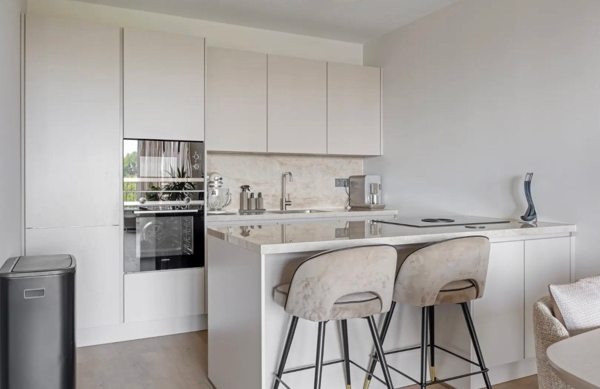 Eichholtz counter stoelen 2x, Huis en Inrichting, 2 krukken, Ophalen, Zo goed als nieuw, 90 cm of meer
