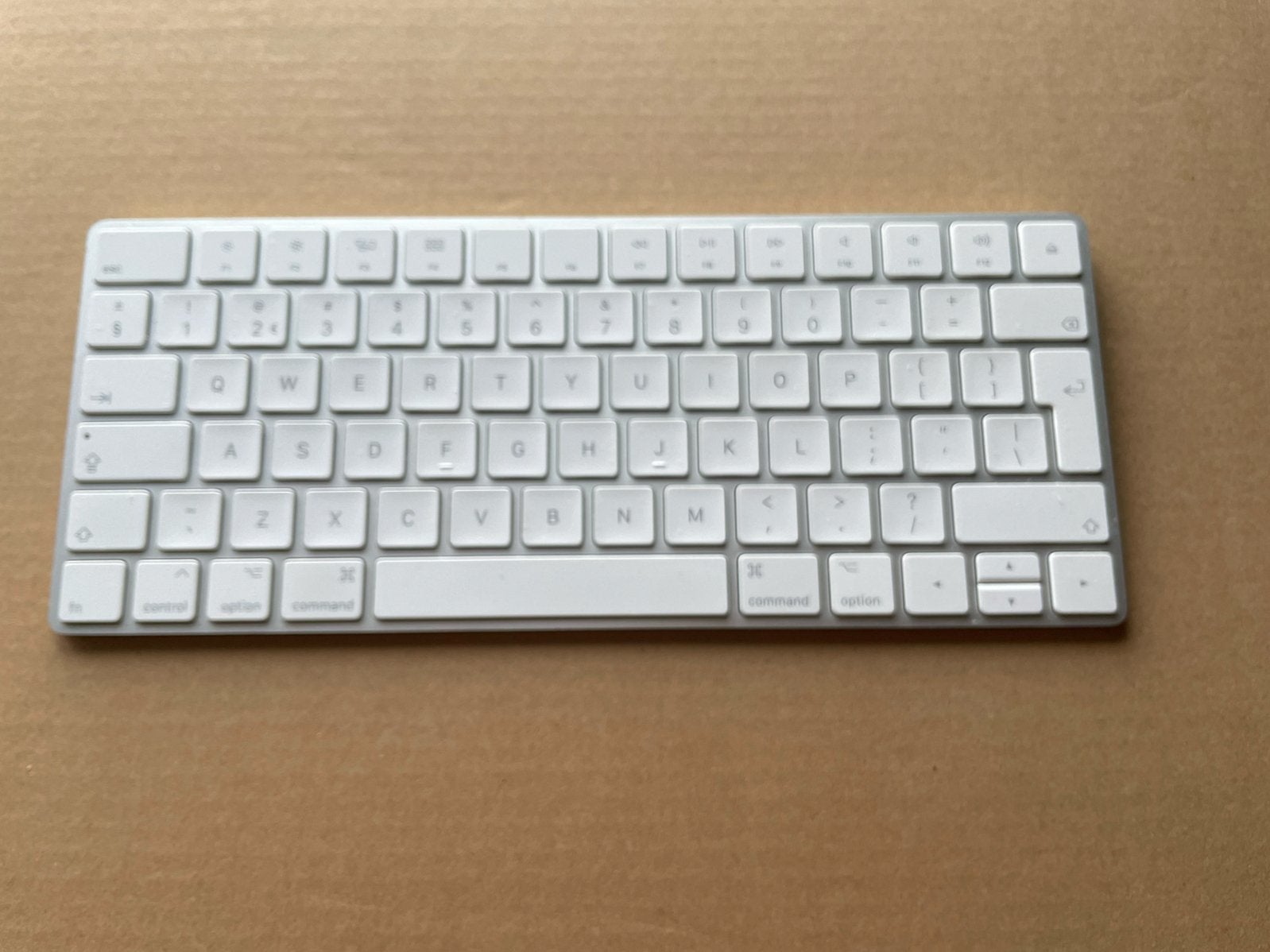 Apple Magic Keyboard 2 (Compact) – Model A1644 – Lightning, Ophalen of Verzenden, Qwerty, Zo goed als nieuw, Draadloos