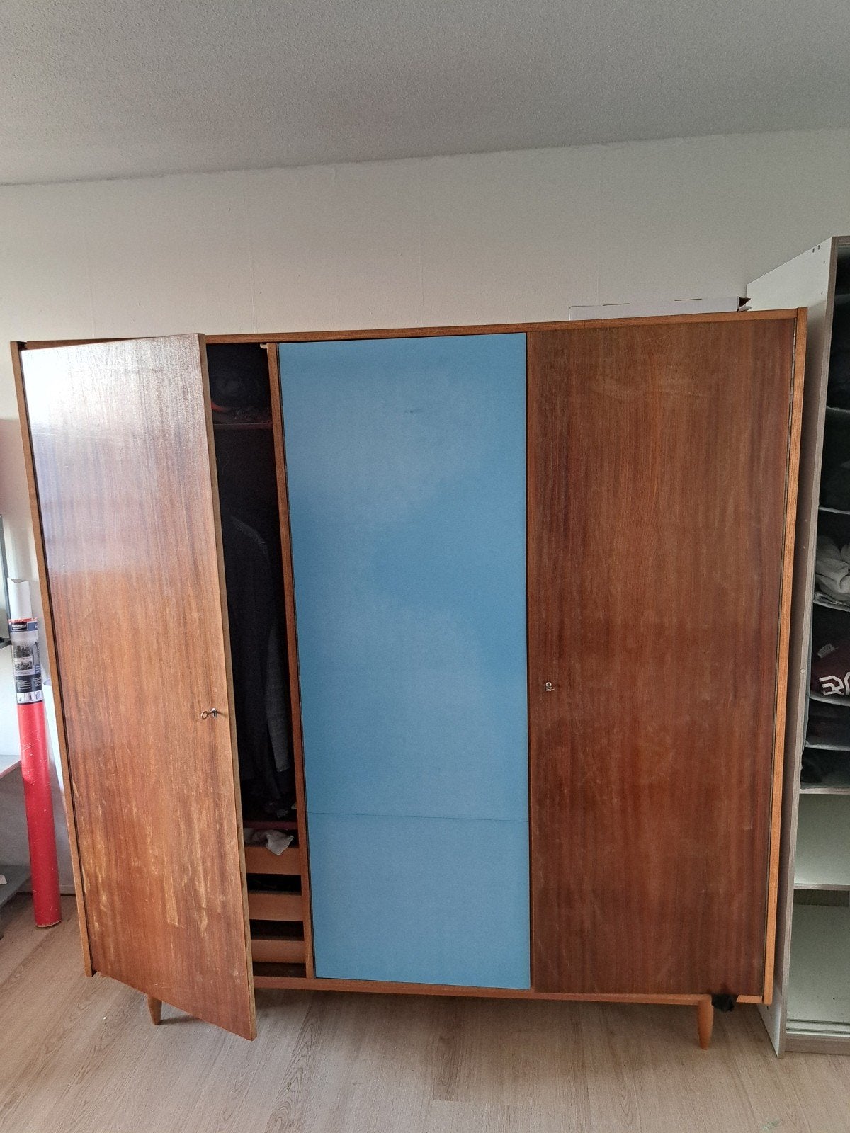 Vintage houten kast met blauw deurtje, Huis en Inrichting, Kasten | Kledingkasten, Ophalen, Gebruikt, 25 tot 50 cm, 50 tot 100 cm