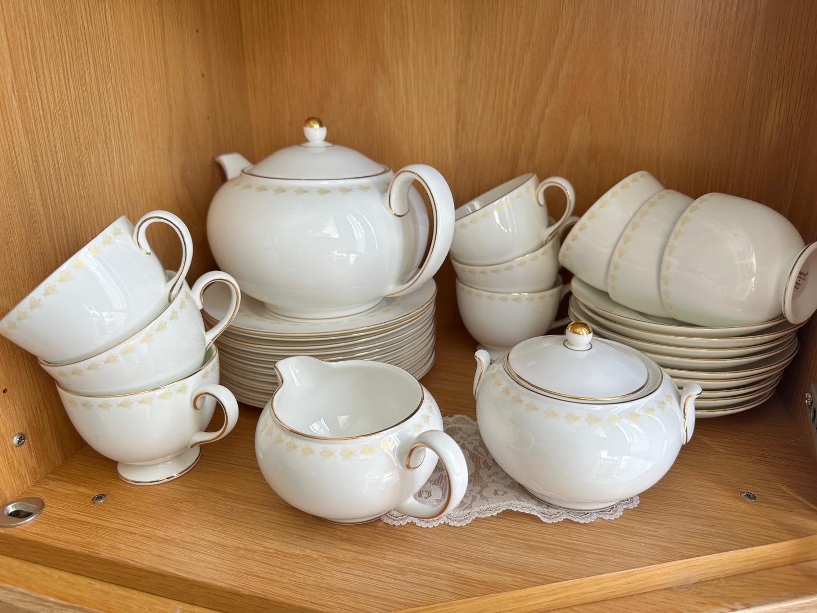 Wedgwood Bone China servies - De Bijenkorf 125 jaar, Ophalen